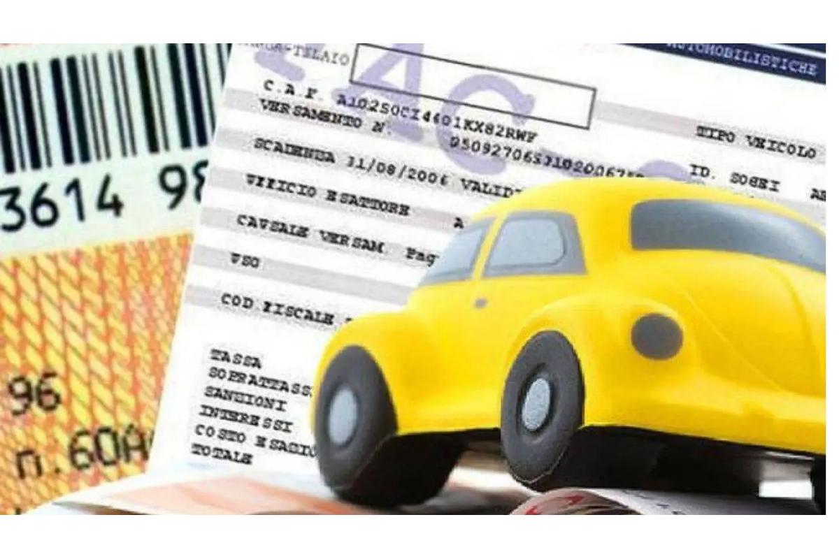 Auto d'epoca in fila, nuove regole 2026 aumentano tassa per veicoli vecchi.
